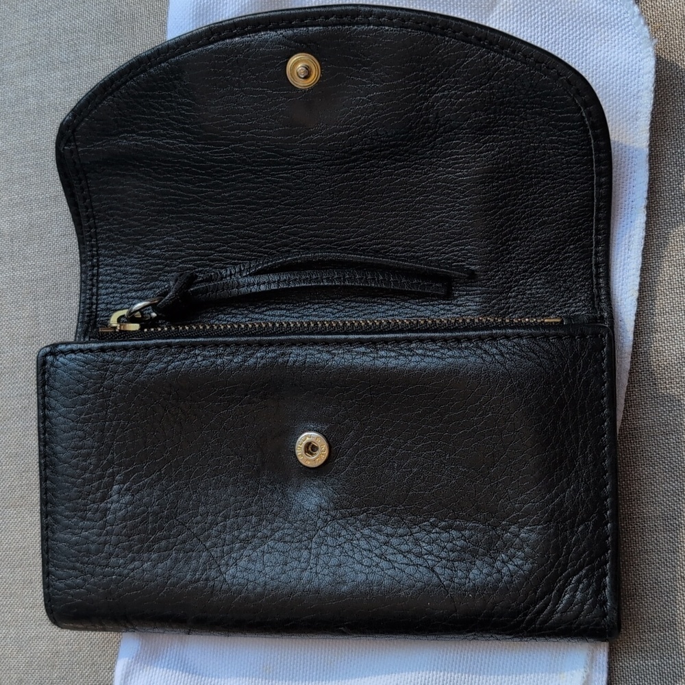 Chloe Black Leather And Gold Bow Wallet - Picture 6 of 12